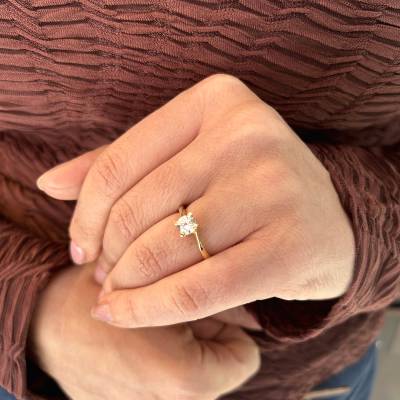 Λευκόχρυσο Δαχτυλίδι Ροζέτα με Λευκές Πέτρες 14 Καράτια