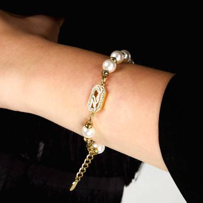 KARL LAGERFELD PEARL Γυναικείο Βραχιόλι Χρυσό Με Πέρλες Και Λογότυπο